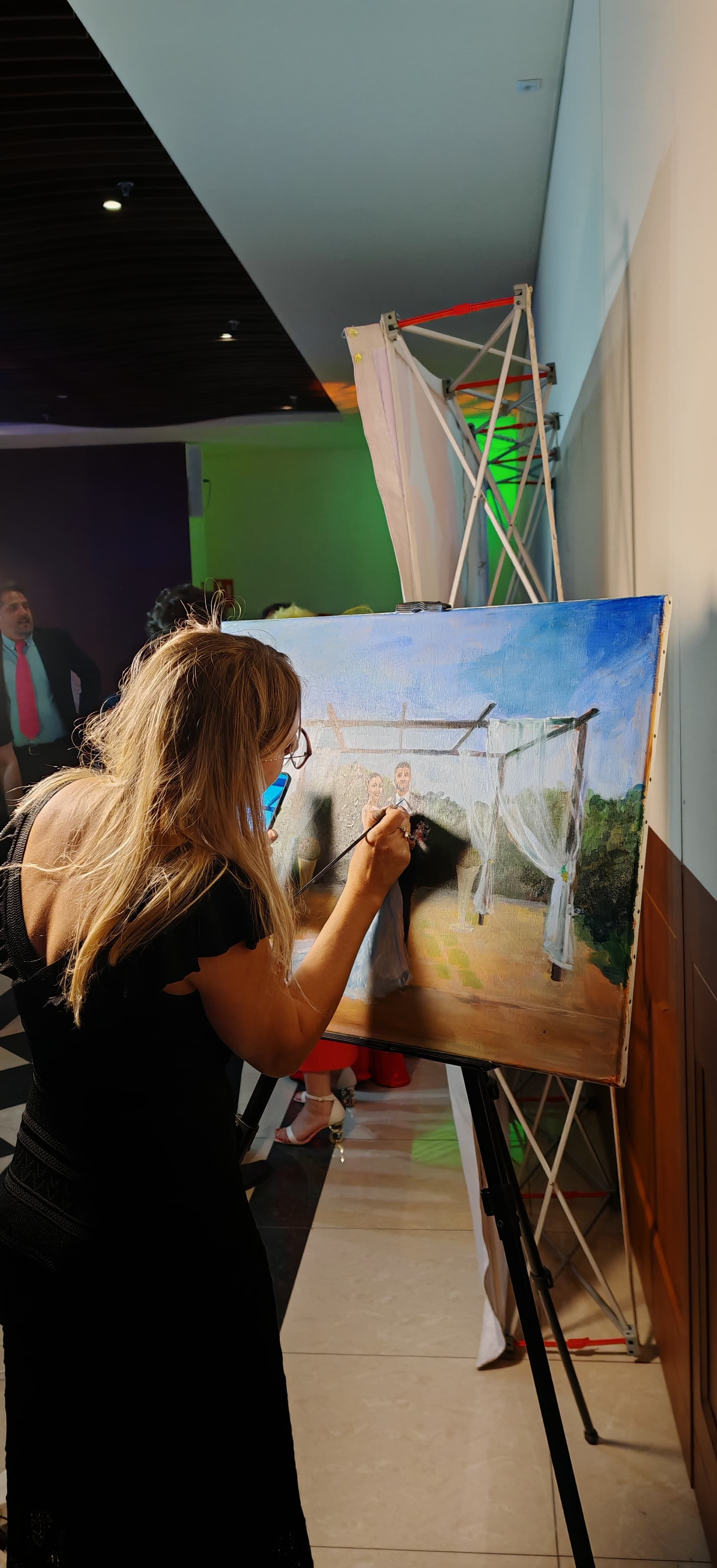 Watercolour live painting of bride and groom at outdoor wedding venue